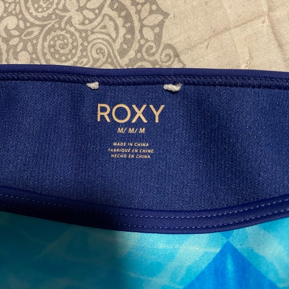 Beautiful Roxy Bikini! - Picture 5 of 7